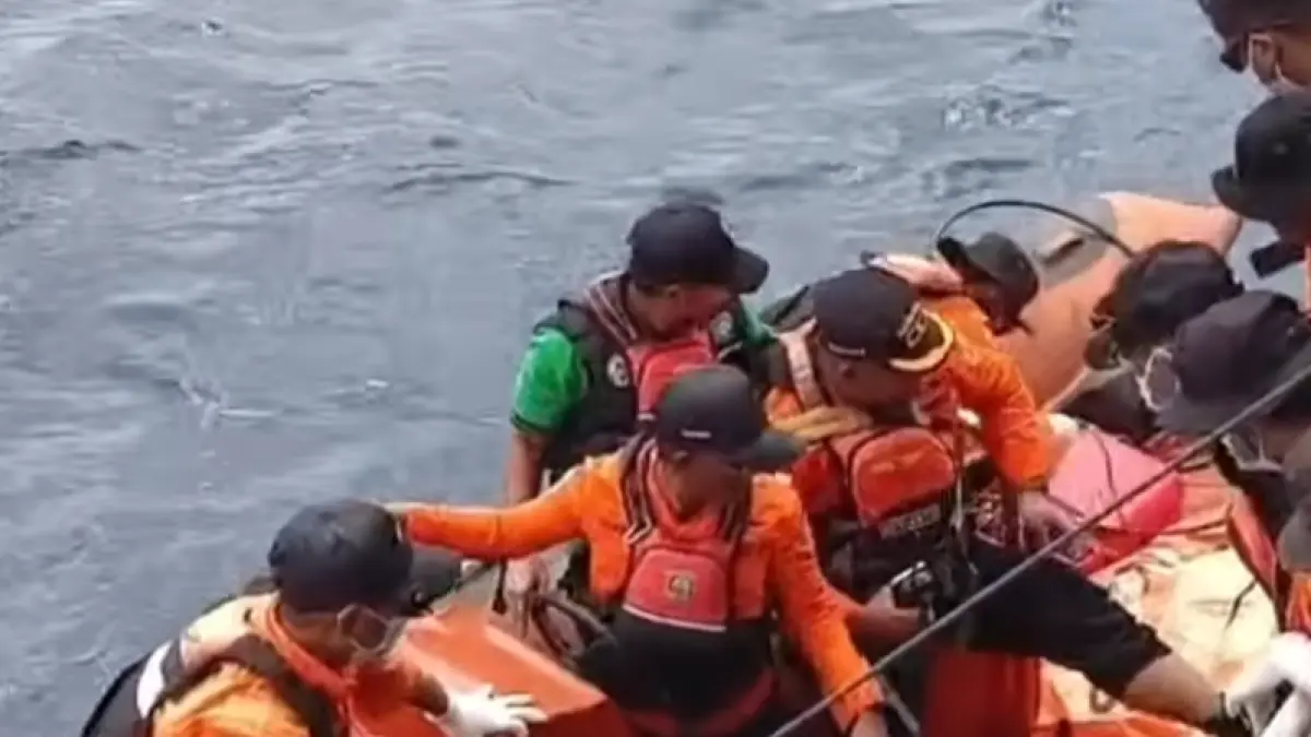 Operasi SAR Diperluas, Tim Gabungan Temukan Jenazah Diduga Korban Tenggelamnya KM Nurul Salsa.