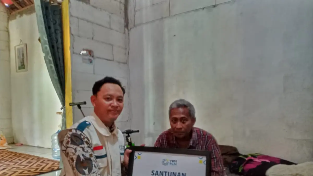 PEDULI: PLN UIK Tanjung Jati B kembali menyalurkan bantuan sosial sebagai bentuk kepedulian terhadap masyarakat yang membutuhkan melalui Yayasan Baitul Maal atau YBM. Kali ini, YBM PLN UIK Tanjung Jati B memberikan bantuan santunan kesehatan dan paket sembako kepada Kunarman, warga Desa Suwawal, Kecamatan Mlonggo, Kabupaten Jepara, Jumat (5/6/2026).