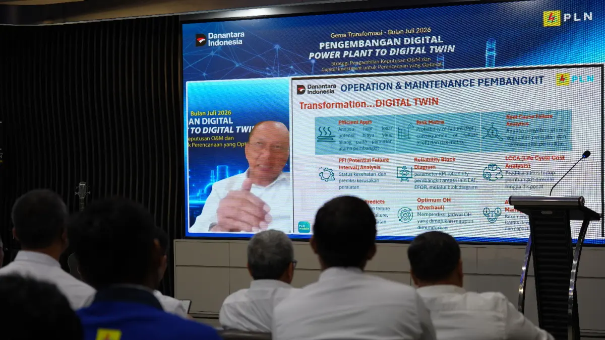 JELASKAN: Peserta mengikuti paparan materi Gema Transformasi Pengembangan Digital Power Plant to Digital Twin yang disampaikan secara daring dalam kegiatan di Ruang Rapat Kartini, Gedung Utama PLN UIK Tanjung Jati B, Desa Tubanan, Kecamatan Kembang, Kabupaten Jepara, Senin (20/7/2026). Kegiatan ini menjadi bagian dari peran PLN dalam menyambut HUT ke-81 RI melalui penguatan transformasi digital pembangkit, pemanfaatan data operasi, serta pengembangan teknologi Digital Twin untuk mendukung keandalan dan efisiensi pembangkit.