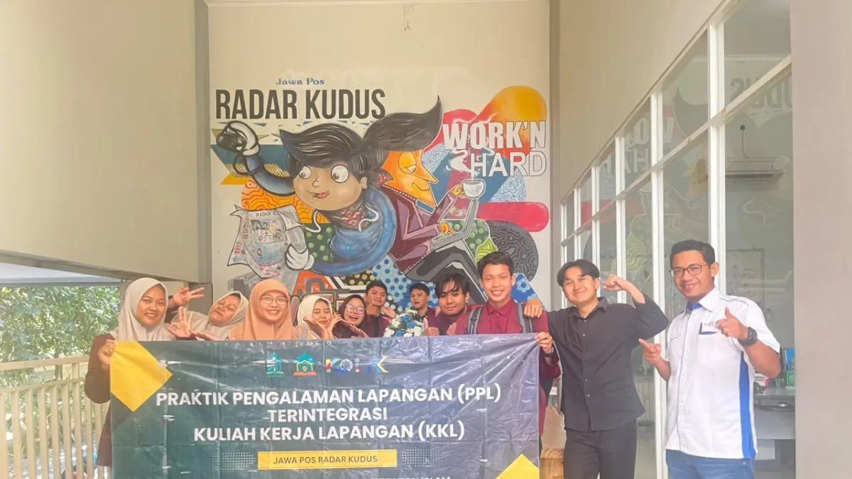 Penutupan Parktik pengalaman lapangan (PPL) mahasiswa program studi Komunikasi dan Penyiaran Islam (KPI) UIN Sunan Kudus di Radar Kudus