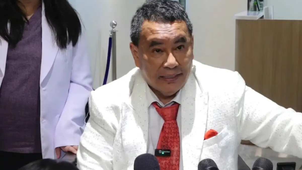 Hotman saat memberikan keterangan terkait kondisi kesehatannya di Rumah Sakit Medistra, Jakarta Selatan, Kamis (23/7/2026).