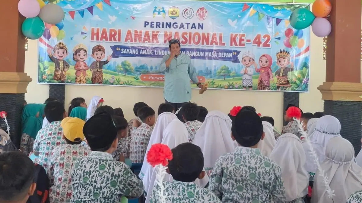 MENDONGENG: Kak Erwin pendongeng asal Grobogan saat mendongeng di HAN 2026.