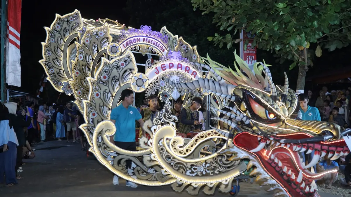ANTUSIAS: Kemeriahan Festival Tongtek kali pertama di Desa Bringin, Kecamatan Batealit pada Sabtu (25/7) malam. (PANITIA UNTUK RADAR KUDUS)
