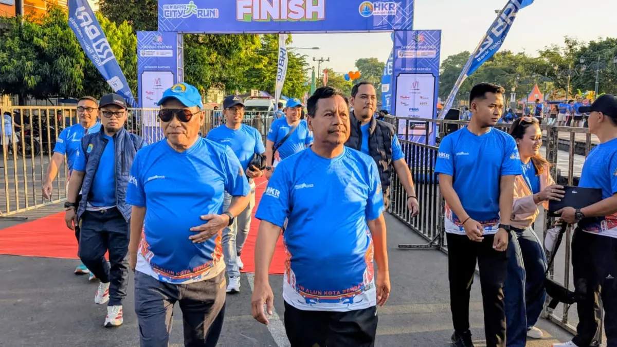 HKR JABODETABEK/RADAR KUDUS

SEMANGAT: Bupati Rembang Harno, Sekda Fahrudin bersama Ketua Umum HKR Jabodetabek Dr. Maryono finish bareng di Rembang City Run kemarin (26/7).