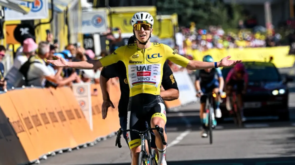 Tadej Pogacar Samai Rekor Legenda, Raih Gelar Kelima Tour de France 2026 dengan Dominasi Luar Biasa.