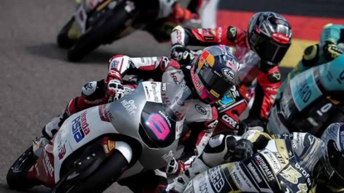 Veda Ega Bikin Bangga Indonesia, Finis Top 8 di Sachsenring dan Kini Masuk Enam Besar Moto3 2026.