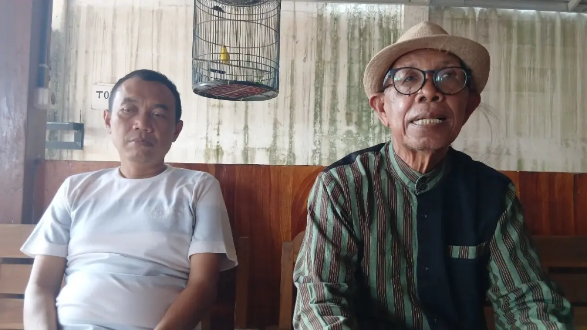KETERANGAN: Ketua Koperasi Blora Migas Energi (BME) Sutrisno (kanan) saat memberikan penjelasan. (EKO SANTOSO/RADAR KUDUS)