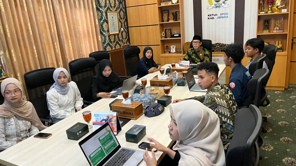 KREATIF: Ketua DPRD Jepara menerima audiensi KMJS Pusat membahas Program Desa Mitra 2026 di Desa Plajan yang berfokus pada pemberdayaan masyarakat, UMKM, dan pengelolaan sampah.