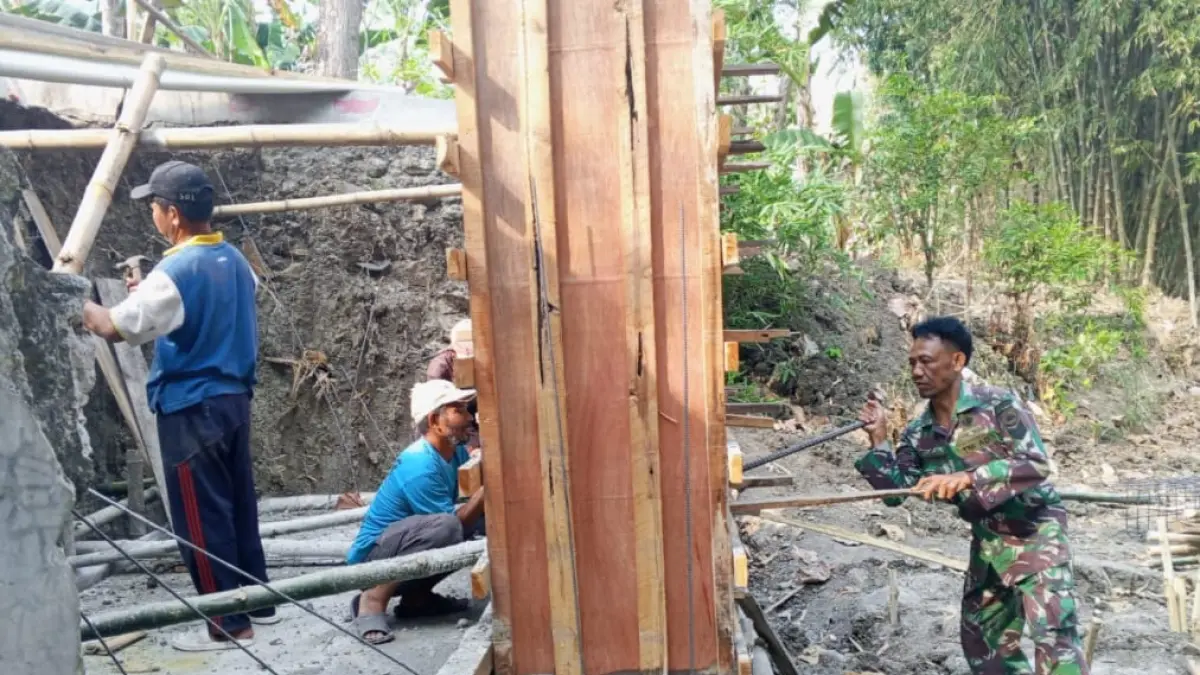 DIKEBUT: Salah satu pembangunan jembatan Garuda di Kabupaten Grobogan dikebut.