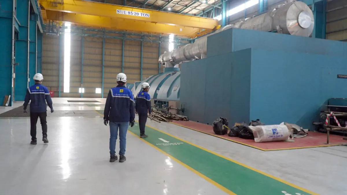 Tim PLN UIK Tanjung Jati B meninjau area turbin Unit 2 PLTU Tanjung Jati B dalam rangka pelaksanaan turbine inspection sebagai bagian dari pemeliharaan terencana. 