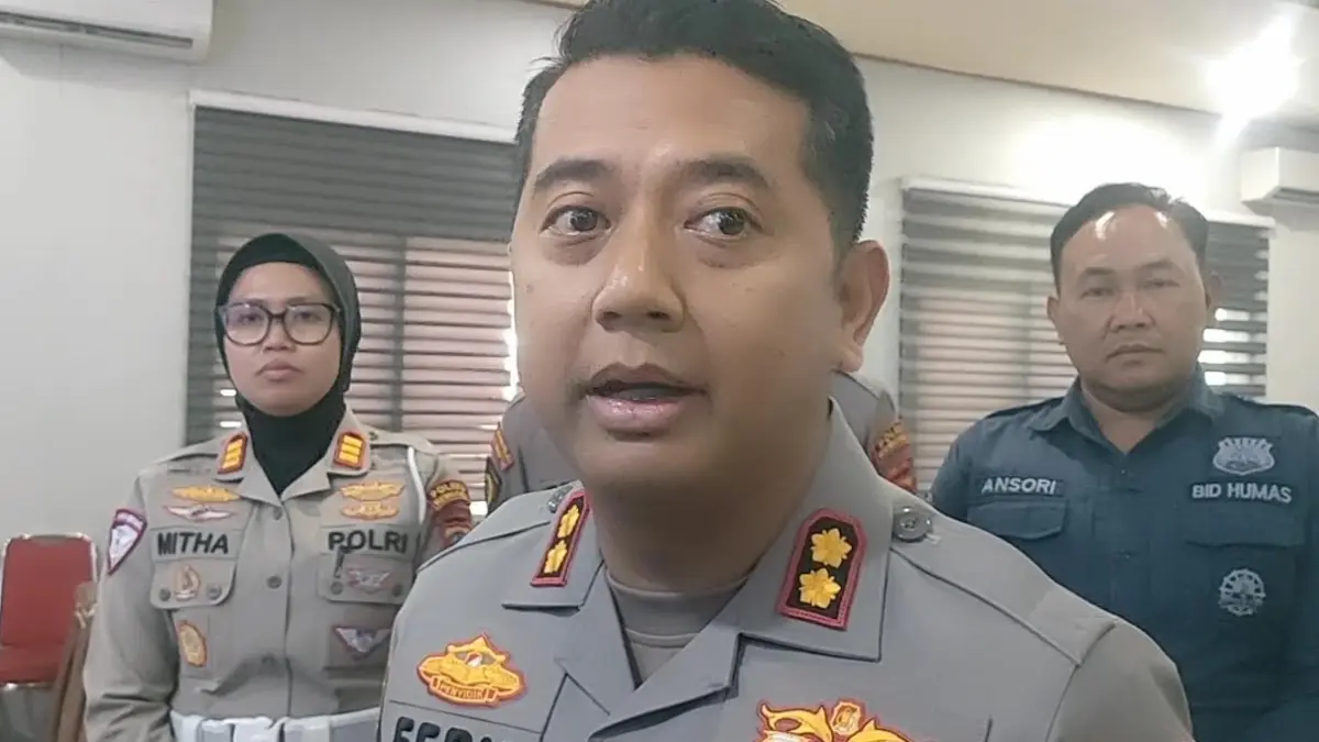 BERI PENJELASAN: Kapolres Rembang, AKBP Muhammad Solikhin Fery angkat suara seputar kronologi siswa terjatuh dan meninggal usai tes PJOK, kemarin. (WISNU AJI/RADAR KUDUS)