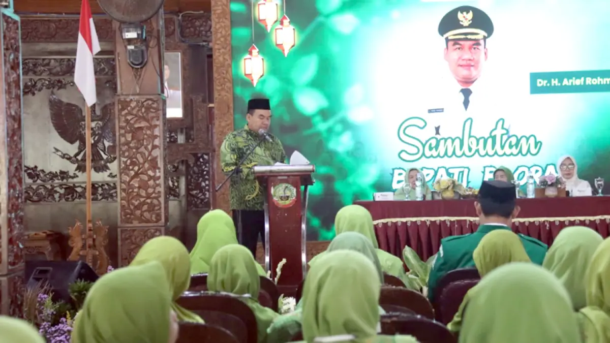 DUKUNG: Bupati Blora Arief Rohman saat memberikan sambutan dalam Konferensi Muslimat NU Cabang Kabupaten Blora di Pendopo Rumah Dinas Bupati Blora. (EKO SANTOSO/RADAR KUDUS)