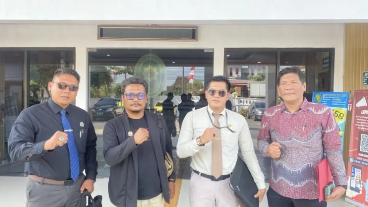 MELAWAN: Rustam Terlawan III hadir dengan kuasa hukum untuk meminta pengadilan menunda proses eksekusi hingga perkara perlawanan memperoleh putusan.