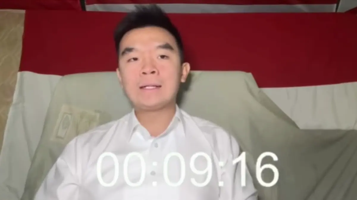 Pembuat konten video yang menjadikan usher (SPG) di GIIAS 2026 sebagai objek konten berjudul 