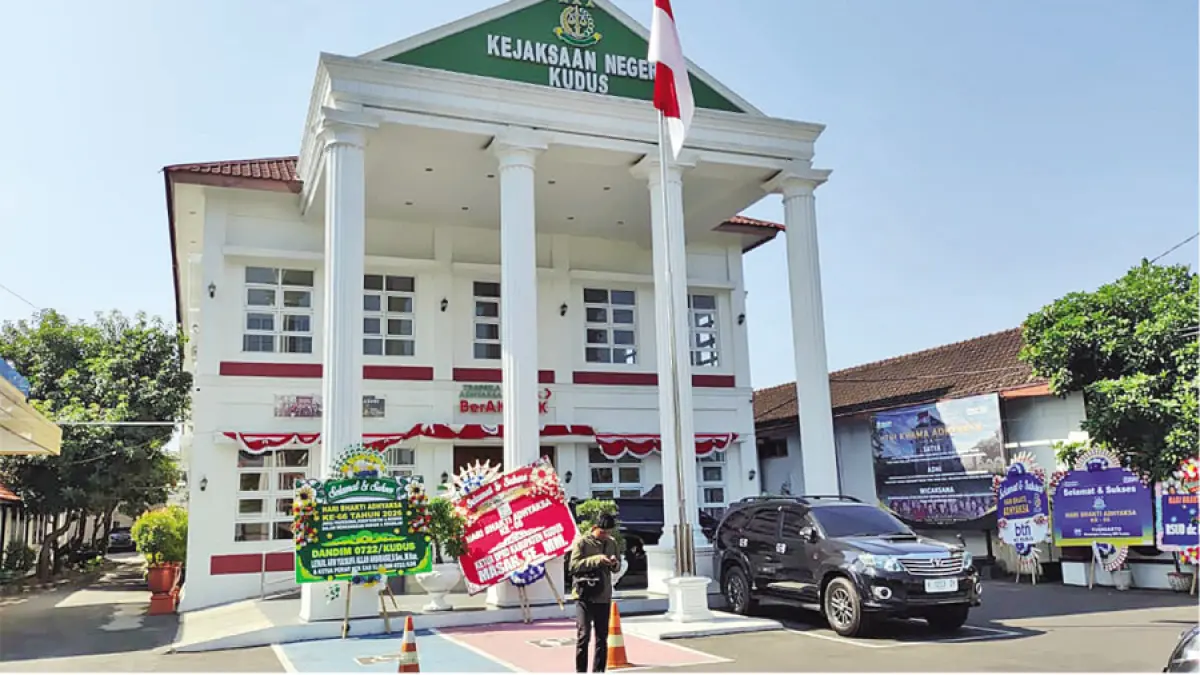 
TAK TEGA: Kondisi kantor Kejaksaan Negeri Kudus. (GALIH ERLAMBANG W/RADAR KUDUS)