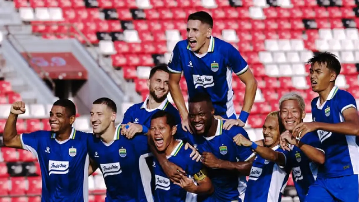 Tim Persib Bandung merayakan kemenangan atas Persija Jakarta 2-1.