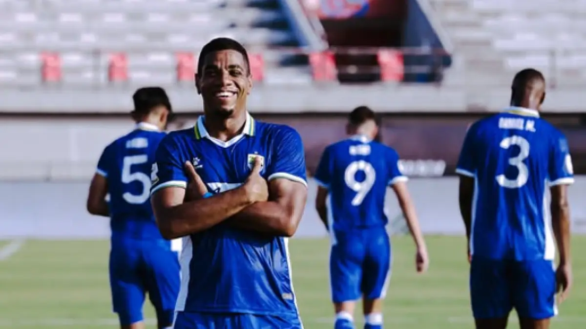 Uilliam berselebrasi setelah mencetak gol ke gawang Persija.