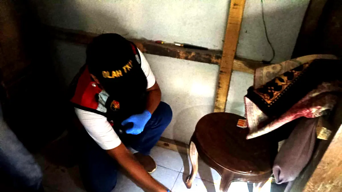OLAH TKP: Polres Rembang menggelar olah TKP di kasus pembuangan bayi di Lasem. (ALI MAHMUDI/RADAR KUDUS)