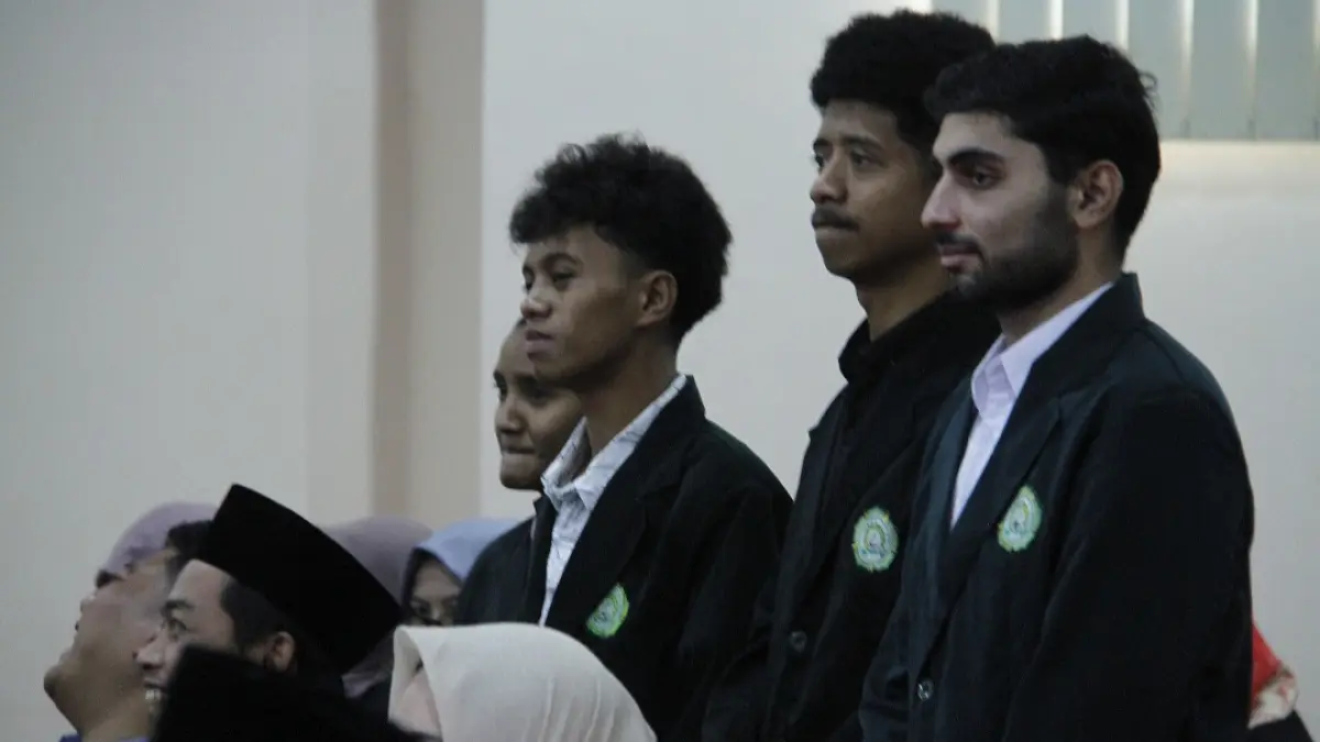 BERDAYA SAING: Sejumlah mahasiswa dari luar negeri yang turut berkuliah di Unisnu Jepara. (FIKRI THOHARUDIN/RADAR KUDUS)