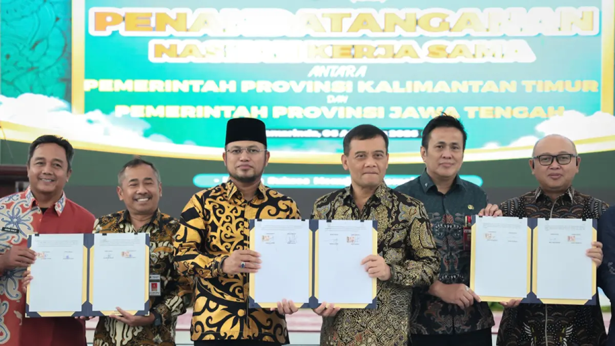 Gubernur Jateng Ahmad Luthfi dan Gubernur KaltimRudy Mas’ud melakukan penandatanganan nota kesepahaman (MoU) di Odah Etam, Kompleks Kantor Gubernur Kaltim, Kota Samarinda, Kamis (6/8/2026).