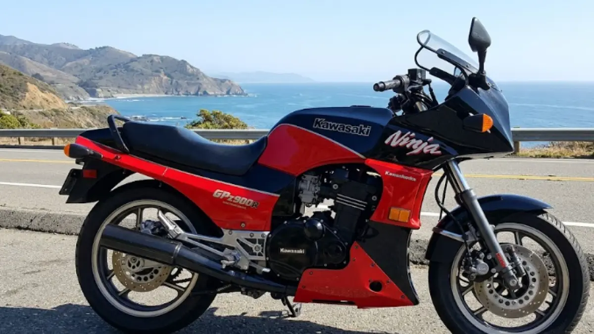 Kawasaki GPz900R Ninja