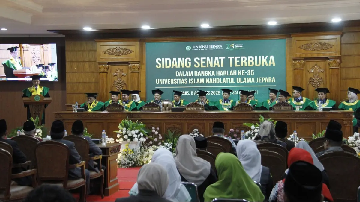 KHIDMAT: Paparan oleh Rektor Unisnu Jepara Abdul Djamil dalam rangka peringatan Harlah ke-35 pada Kamis (6/8).&nbsp;(FIKRI THOHARUDIN/RADAR KUDUS)