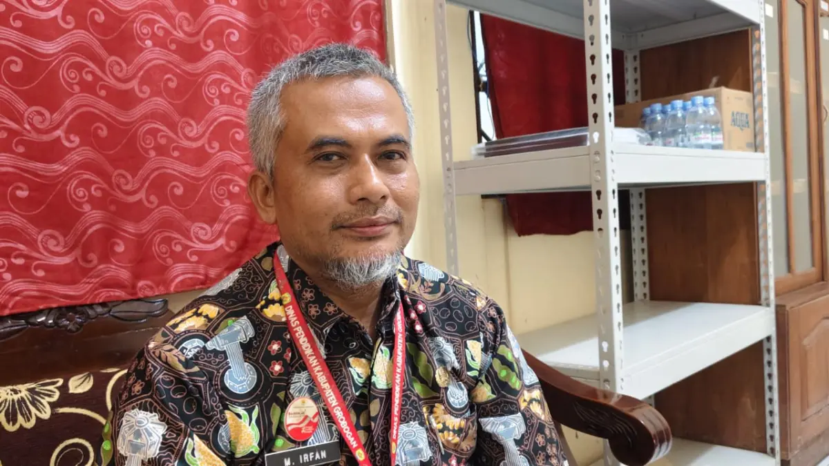 BERIKAN KETERANGAN – Kabid Pembinaan SD Dinas Pendidikan Grobogan Muhammad Rifan memberikan keterangan kepada media 