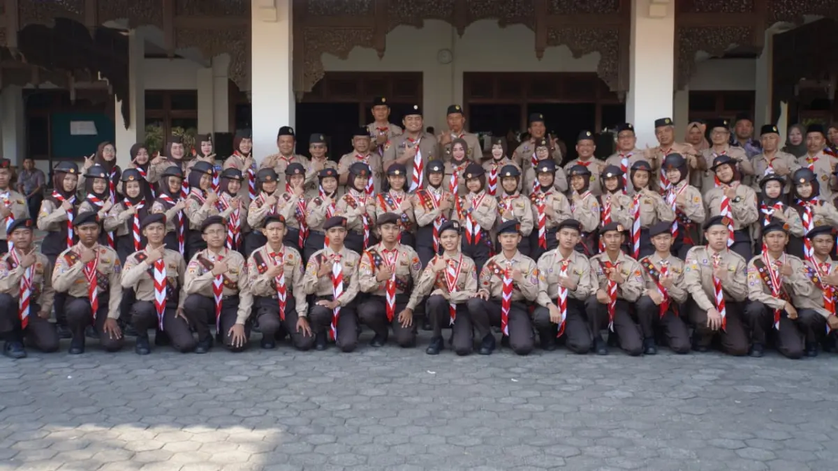 BERANGKAT: Sebanyak 48 Pramuka Jepara dilepas mengikuti Jamnas XII 2026 di Cibubur. Wabup Ibnu Hajar berpesan agar peserta membawa nama baik dan mengenalkan budaya Jepara.