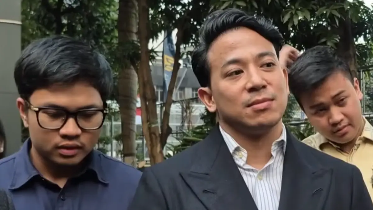 Muhammad Jannah alias Bigmo beserta kuasa hukum saat mendatangi Polda Metro Jaya untuk serahkan bukti digital ke penyidik.