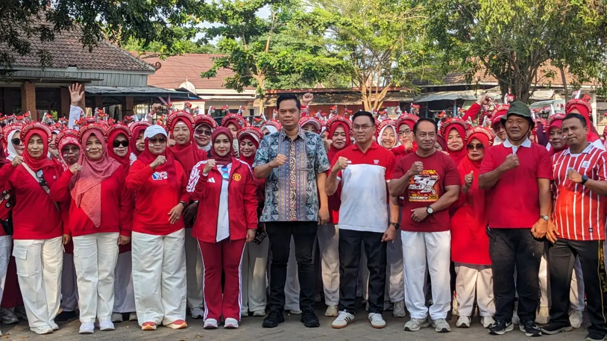 BERGERAK: Kegiatan PKK Anti Mager dan senam bersama di Pantai Bandengan Jepara diisi bersih pantai, tanam pohon, edukasi bencana, dan lomba kader.