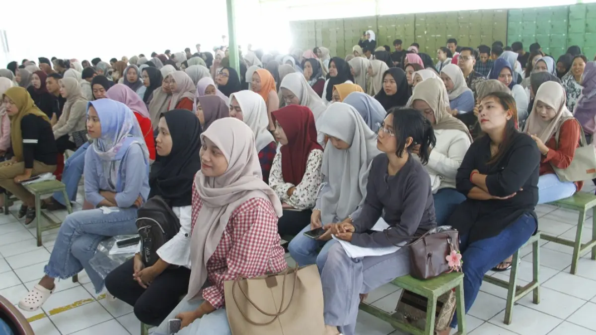 KHIDMAT: Eks pekerja PT. Samwon Busana Indonesia Jepara tengah mengikuti Pemberdayaan Ekonomi dan Kemandirian (PEKA) yang diberikan oleh BPJS Ketenagakerjaan pada Rabu (12/8). (FIKRI THOHARUDIN/RADAR KUDUS)