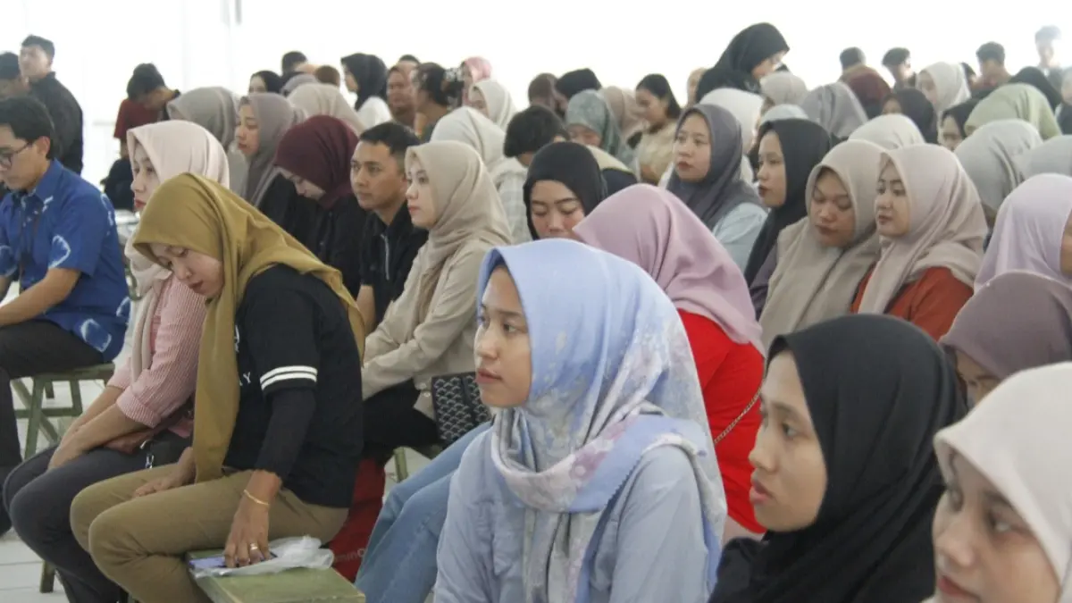 ANTUSIAS: Para pekerja eks PT Samwon Busana Indonesia mengikuti pelatihan keterampilan dan kemandirian ekonomi. (FIKRI THOHARUDIN/RADAR KUDUS)