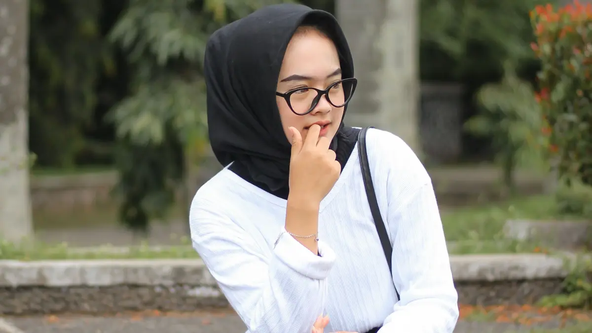 Fashion kacamata bolong (pexel)