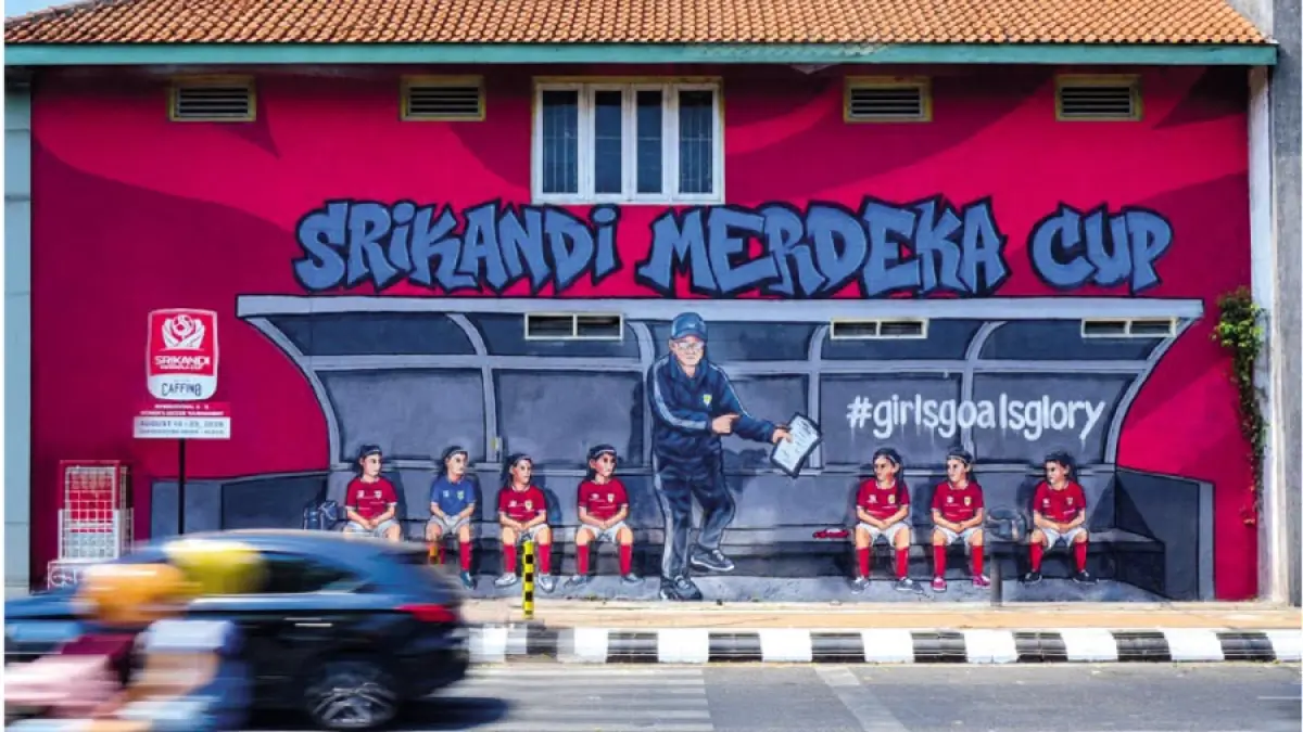 MENYAMBUT: Mural dukungan untuk penyelenggaraan Srikandi Merdeka Cup 2026 di salah satu sisi Kota Kudus. (Instagram Srikandi Merdeka Cup)