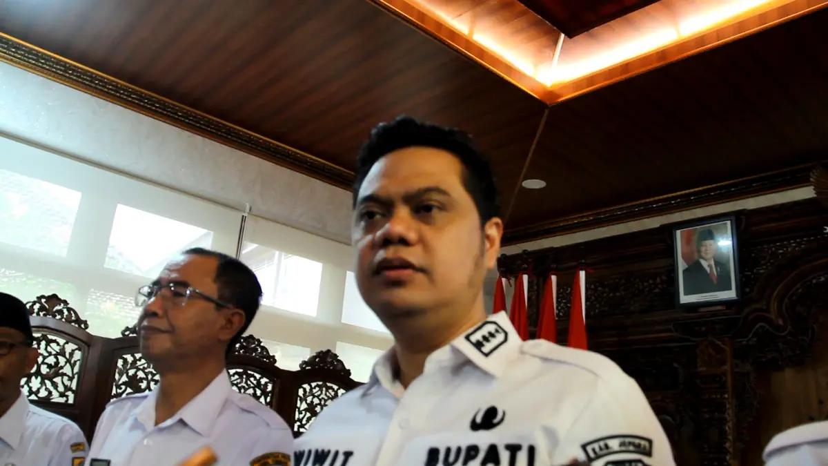 OPTIMISTIS: Bupati Jepara Witiarso Utomo (kanan) bersama Kepala Badan Pendapatan Daerah (Bapenda) Provinsi Jawa Tengah Muhamad Masrofi. 