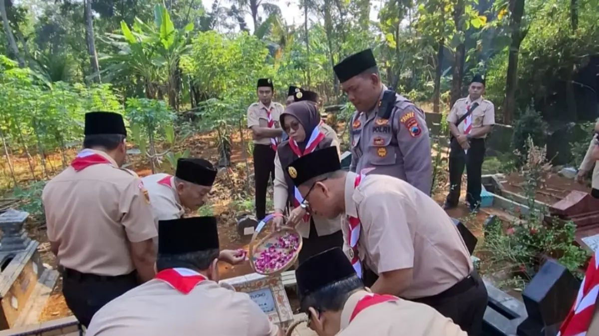 ZIARAH: Kegiatan ini menjadi momentum mengenang jasa dan perjuangan para pendahulu.