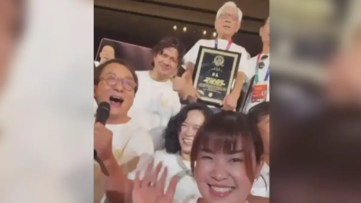 Jackie Chan Panggil Iko Uwais Naik Panggung, Dua Ikon Film Aksi Asia Jadi Sorotan.