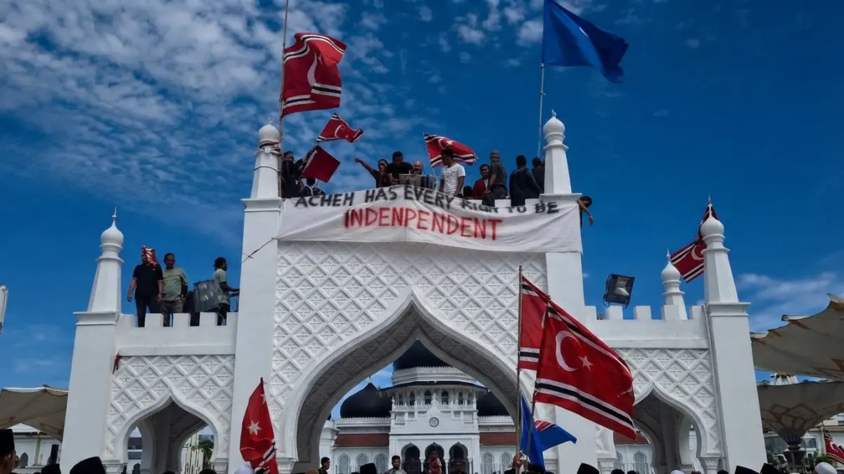 Merah Putih menghadapi ujian berbeda menjelang 17 Agustus 2026. Aceh diwarnai kericuhan terkait simbol bendera.