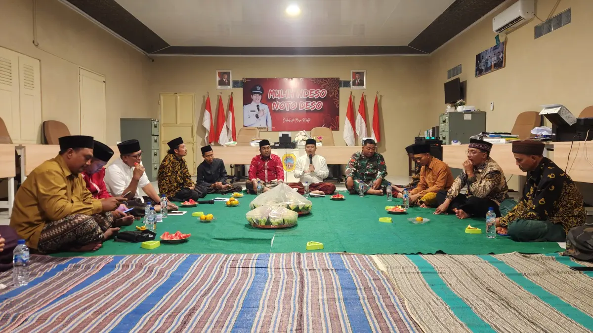 MERDEKA:  Menyambut Hari Ulang Tahun (HUT) ke-81 Kemerdekaan Republik Indonesia, Pemerintah Desa Dukuhseti, Kecamatan Dukuhseti, Kabupaten Pati, menggelar doa bersama dan melantunkan Asmaul Husna. 