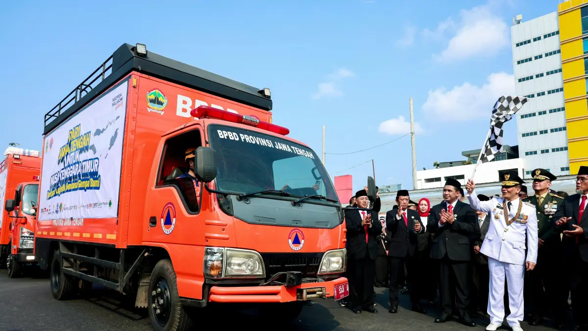 SAT SET: Gubernur Ahmad Luthfi melepas bantuan Pemerintah Provinsi Jawa Tengah mengirim bantuan logistik dan relawan ke Nusa Tenggara Timur (NTT) untuk membantu penanganan masyarakat yang terdampak gempa bumi.