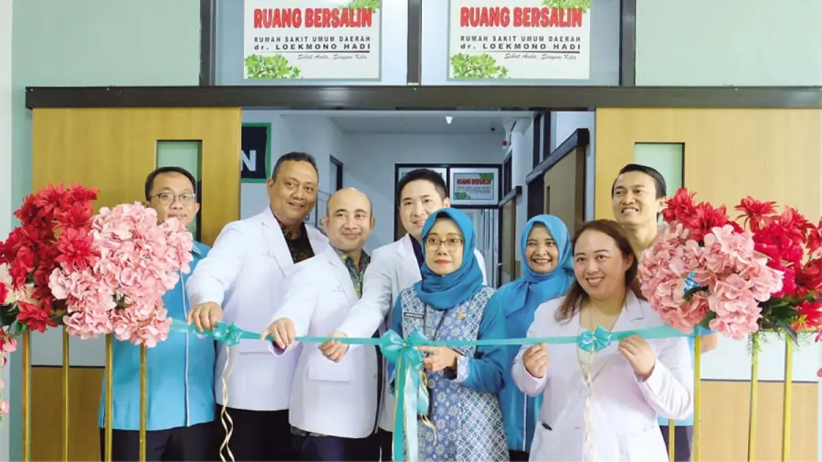 RESMI: Plt. Direktur RSUD dr. Loekmono Hadi Kudus dr. Andini Aridewi, meresmikan pemindahan ruang bersalin yang baru. (RSUD DR LOEKMONOHADI KUDUS UNTUK RADAR KUDUS)