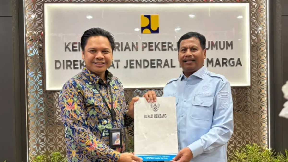 BUPATI REMBANG UNTUK RADAR KUDUS
KONSULTASI: Bupati Rembang berkonsultasi ke Kementrian PU, salah satunya menanyakan usulan IID agar bisa lolos di daerah.