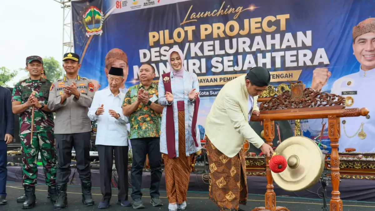 Wagub Jateng, Taj Yasin secara simbolik meresmikan pilot project desa/kelurahan mandiri sejahtera.