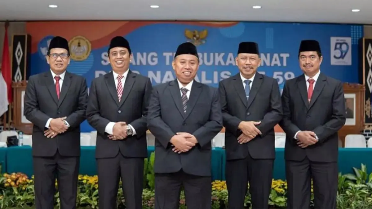 Kiri ke kanan: Wakil Rektor Bidang Perencanaan, Kerja Sama, dan Humas Prof. Waluyo Handoko, Wakil Rektor Bidang Kemahasiswaan Prof. Norman Arie Prayogo, Rektor Unsoed Prof. Akhmad Sodiq, Wakil Rektor Bidang Umum dan Keuangan Prof. Kuat Puji Prayitno, dan Wakil Rektor Bidang Akademik Prof. Noor Farid. (ANTARA/HO-Unsoed/aa).