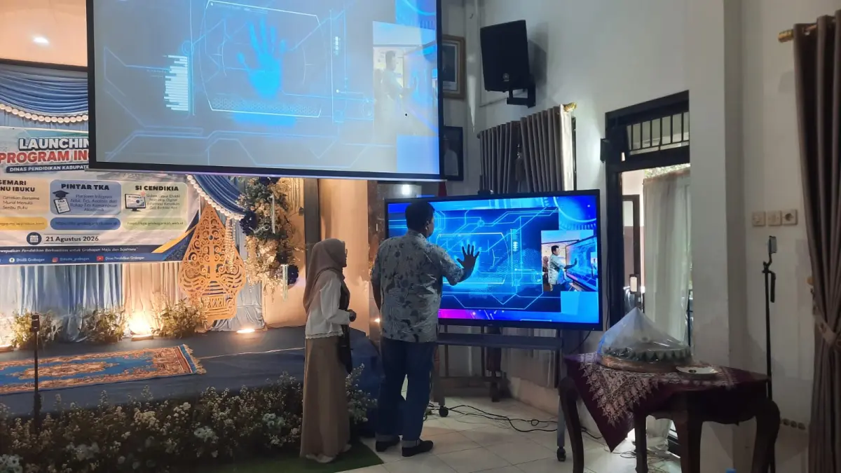 LAUNCHING: Kepala Dinas Pendidikan Grobogan Purnyomo saat melaunching tiga inovasi.