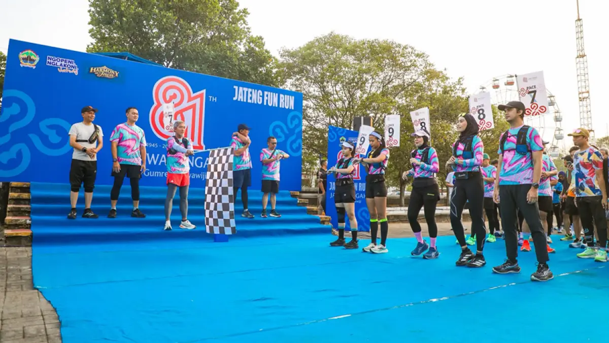 Sekretaris Daerah (Sekda) Jawa Tengah Sumarno, mewakili Gubernur Ahmad Luthfi melepas acara Jateng Fun Run 8,1K di Kota Semarang.&nbsp;