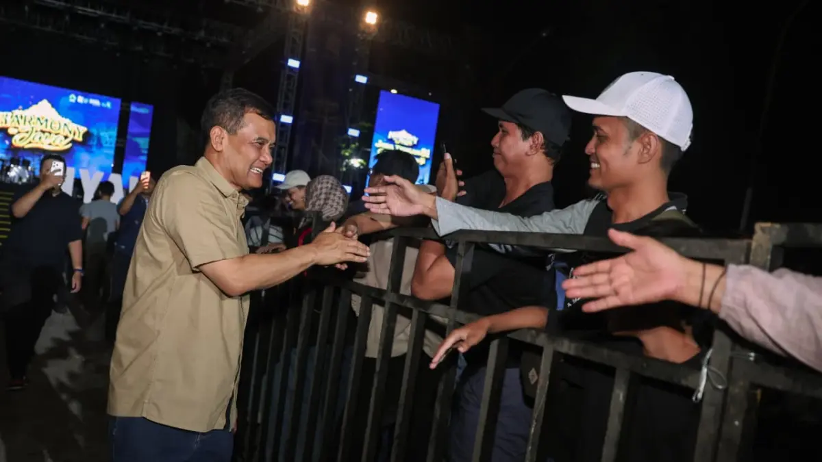 AKRAB:Gubernur Ahmad Luthfi saat menyapa masyarakat di kegiatan Harmony of Java 2026 dalam rangka Hari Jadi ke-81 Provinsi Jawa Tengah di Pusat Rekreasi dan Promosi Pembangunan (PRPP) Jawa Tengah, Sabtu (22/8/2026) malam.