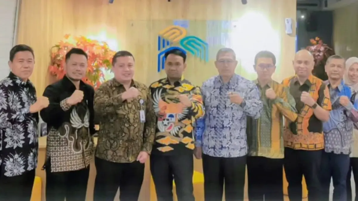 Wakil Ketua DPRD Kabupaten Blora Siswanto (dua dari kiri) saat bersama ketua DPRD Blora, Pemerintah Daerah, Plt Sekda, BPPKAD, Bapperida, BPH, BPE saat audiensi dengan Badan Perencanaan Pembangunan Nasional (Bappenas)