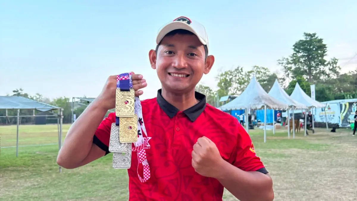 SUMRINGAH: Pengajar MAN 2 Jepara Khoirul Mustakhim (33) yang sukses meraih juara 1 dan juara 2 Aice 8th Indonesia Open 2026 Woodball Championship pada 18-22 Agustus di Bali. (DOC. PRIBADI)&nbsp;