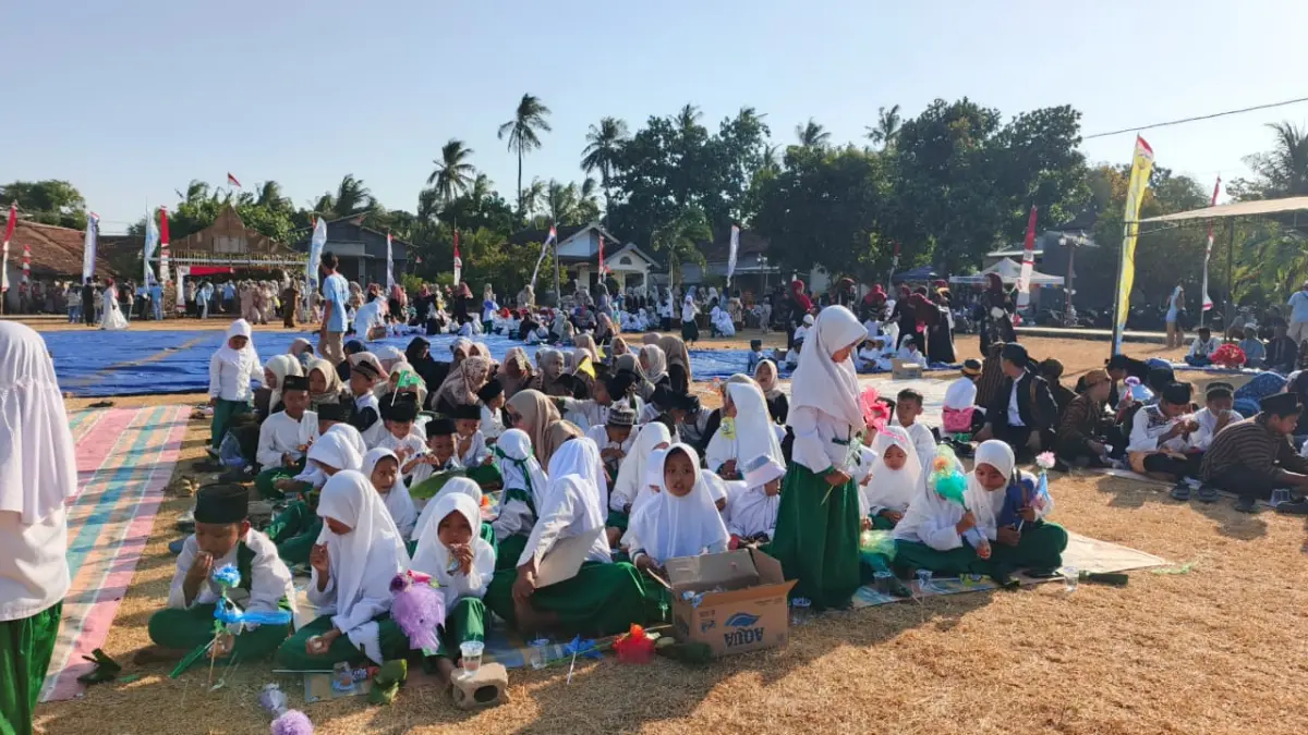 TUMPAH RUAH: Tak hanya kalangan dewasa, anak-anak juga turut memeriahkan Festival To